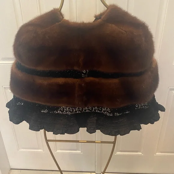 Christian Lacroix stunning runway mink cape - Picture 8 of 10